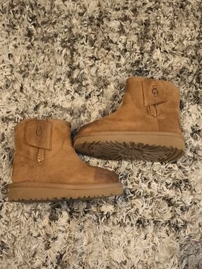 UGG Kids Classic Mini Chestnut Suede Boots